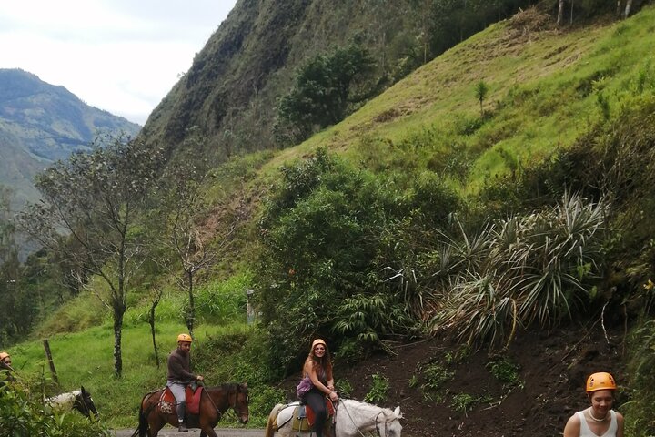 2 Hours Small-Group Horseback Riding Experience in Banos