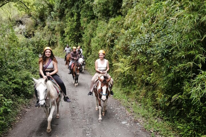 2 Hours Small-Group Horseback Riding Experience in Banos