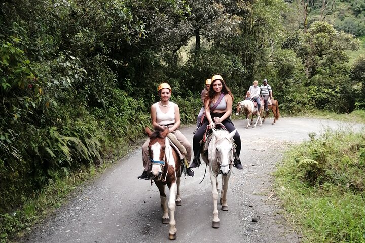 2 Hours Small-Group Horseback Riding Experience in Banos