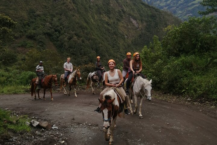 2 Hours Small-Group Horseback Riding Experience in Banos