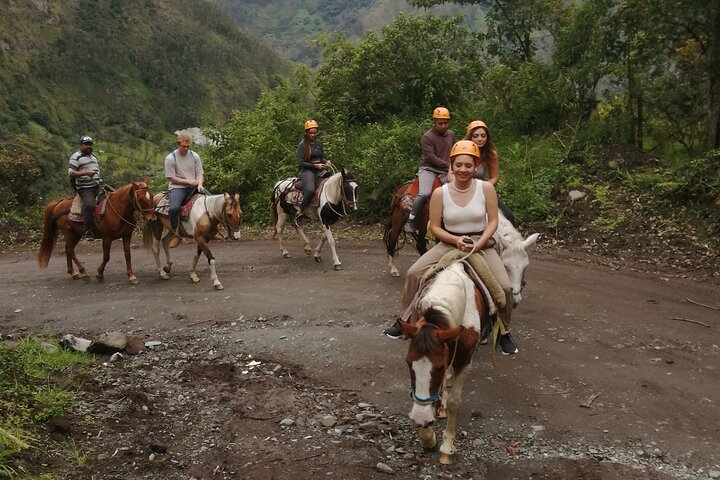 2 Hours Small-Group Horseback Riding Experience in Banos