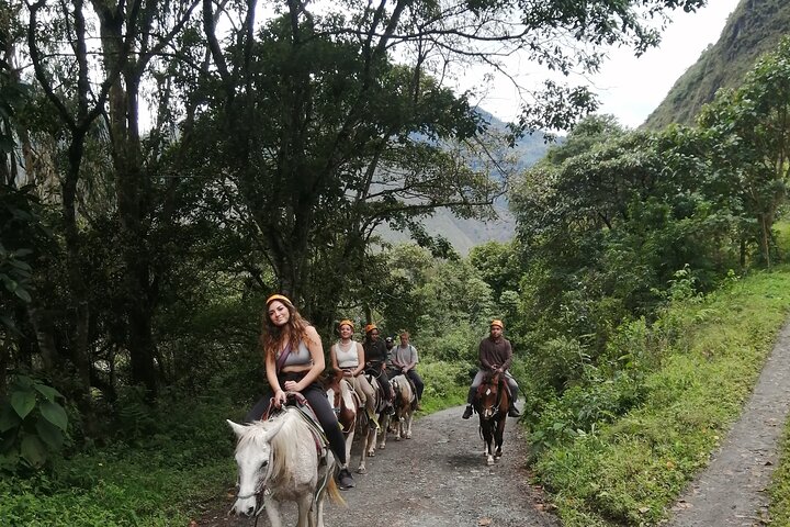 2 Hours Small-Group Horseback Riding Experience in Banos