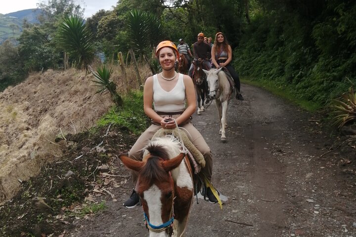 2 Hours Small-Group Horseback Riding Experience in Banos