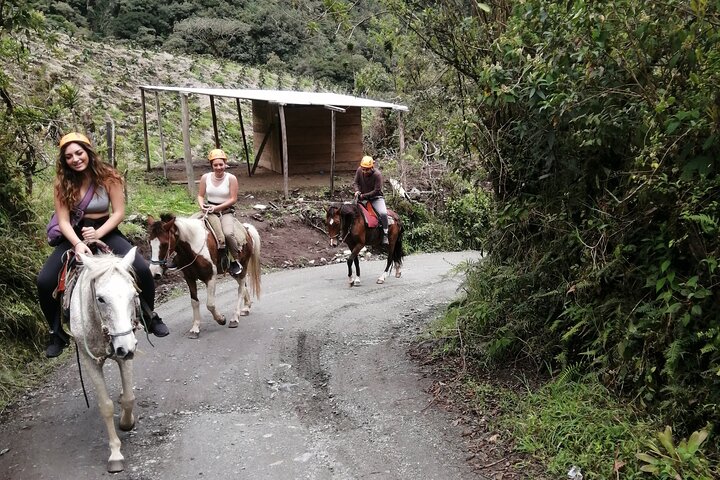 2 Hours Small-Group Horseback Riding Experience in Banos