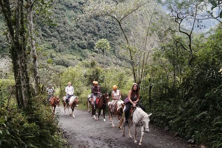 2 Hours Small-Group Horseback Riding Experience in Banos