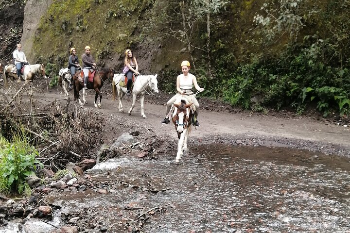 2 Hours Small-Group Horseback Riding Experience in Banos