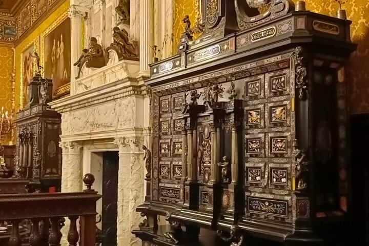 Dracula's Castle, Peles Castle and Brasov - Private Day Trip from Bucharest