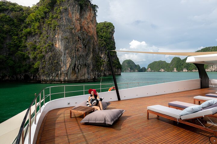 Luxury Boat to James Bond Islands with Lunch and Sunset Dinner