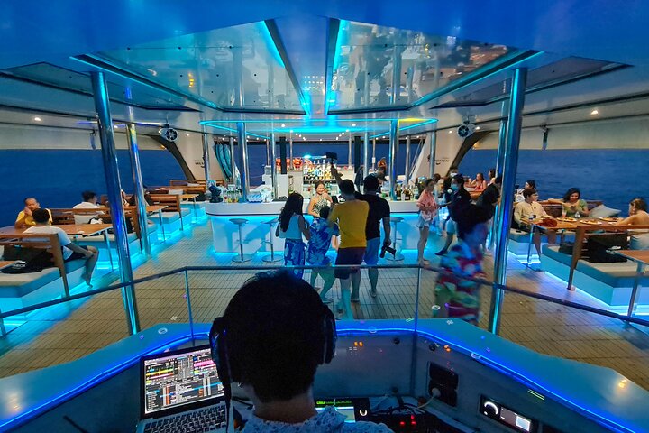Luxury Boat to James Bond Islands with Lunch and Sunset Dinner