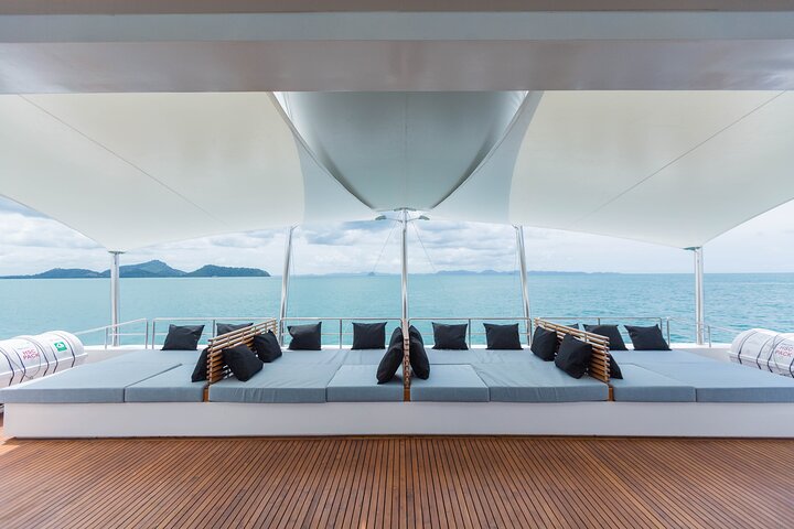 Luxury Boat to James Bond Islands with Lunch and Sunset Dinner