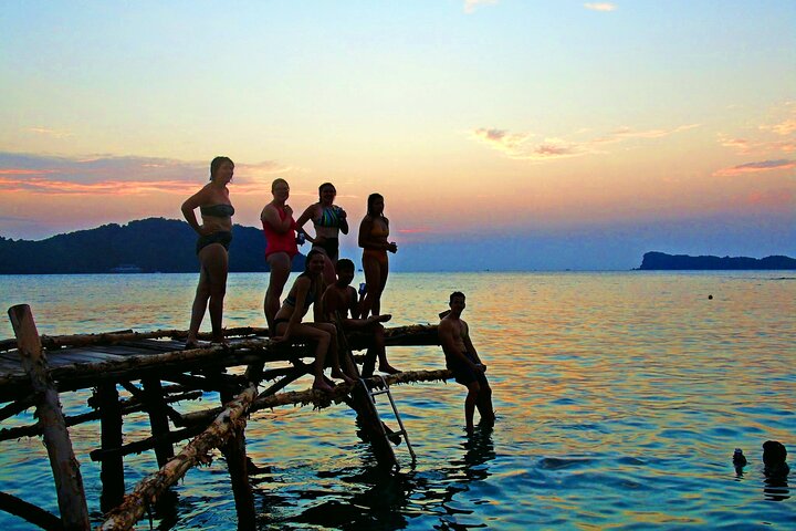 PRO-SNORKELING to Explore Hidden Coral Reefs (MAX 10 PAX)
