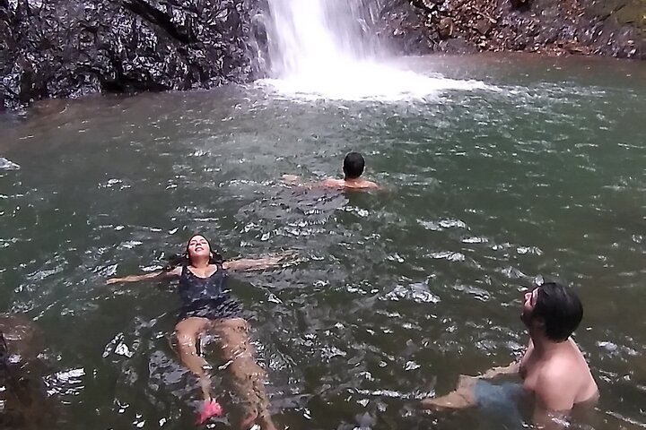 Hike 10 waterfalls in Jaco lunch included