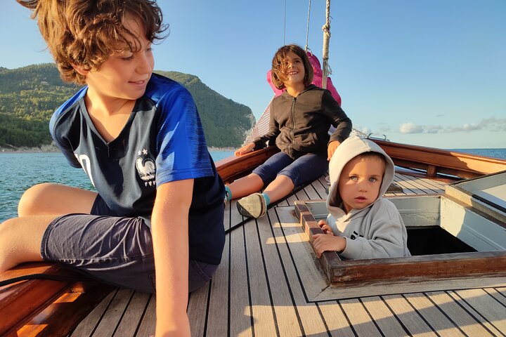 Private Traditional Sailboat Tour of the Conero Riviera