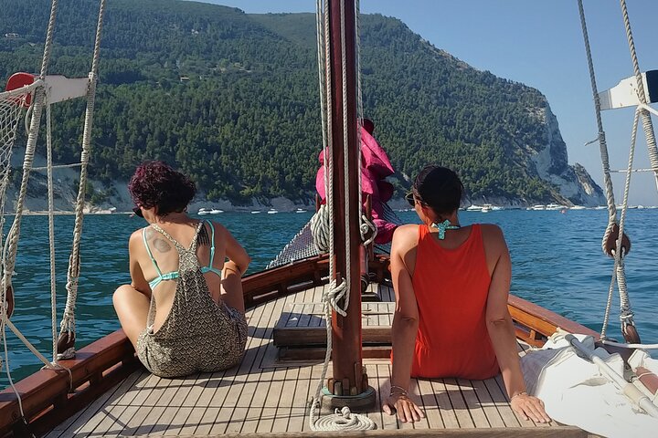 Private Traditional Sailboat Tour of the Conero Riviera