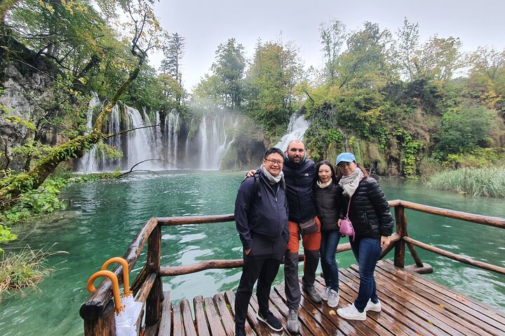 Zagreb: Plitvice Lakes & Rastoke Guided Day Trip with Ticket