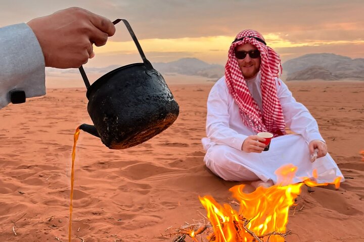Full Day Jeep Tour & Traditional Lunch - Wadi Rum Desert Highlights