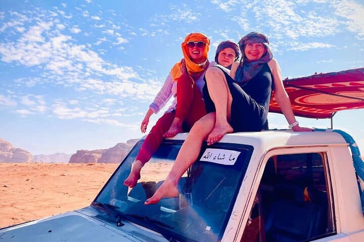 Full Day Jeep Tour & Traditional Lunch - Wadi Rum Desert Highlights