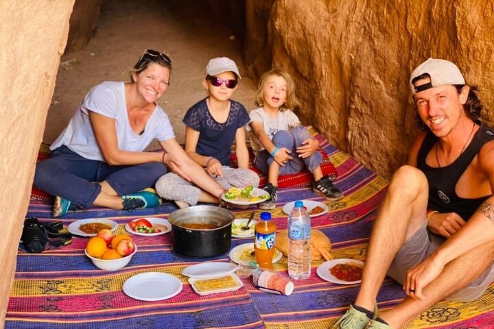Full Day Jeep Tour & Traditional Lunch - Wadi Rum Desert Highlights