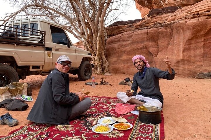 Full Day Jeep Tour & Traditional Lunch - Wadi Rum Desert Highlights