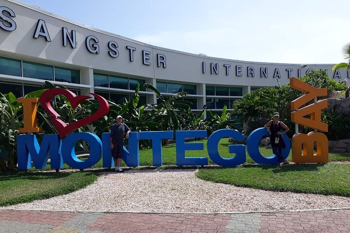 Roundtrip Airport Transfer from Montego Bay to Ocho Rios and Runaway Bay Hotels