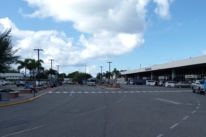 Roundtrip Airport Transfer from Montego Bay to Ocho Rios and Runaway Bay Hotels