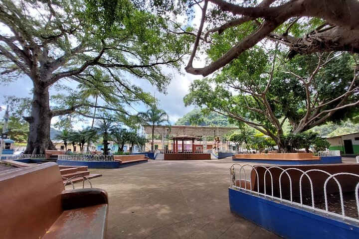 Tamanique Waterfalls Complex Trek + El Tunco Beach