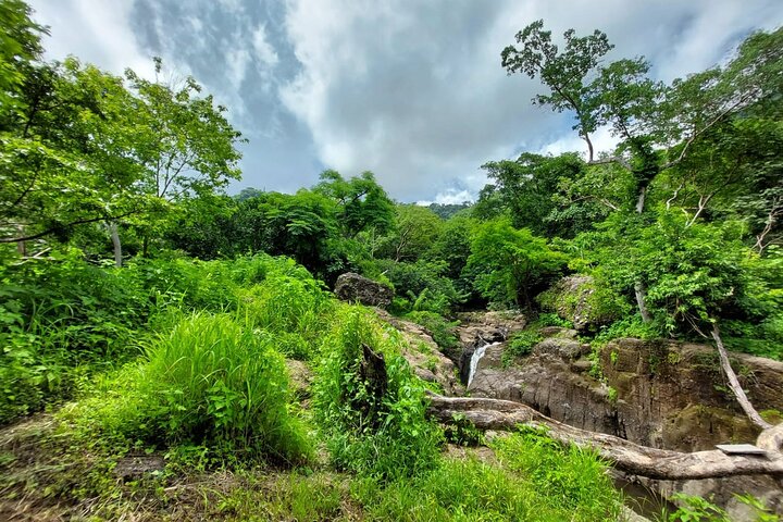 Tamanique Waterfalls Complex Trek + El Tunco Beach