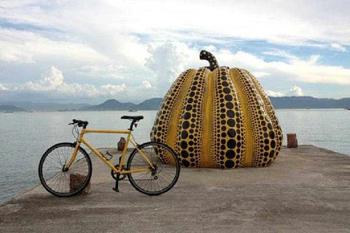 Naoshima Day Tour from Takamatsu Sta. with Cycling or Public Bus