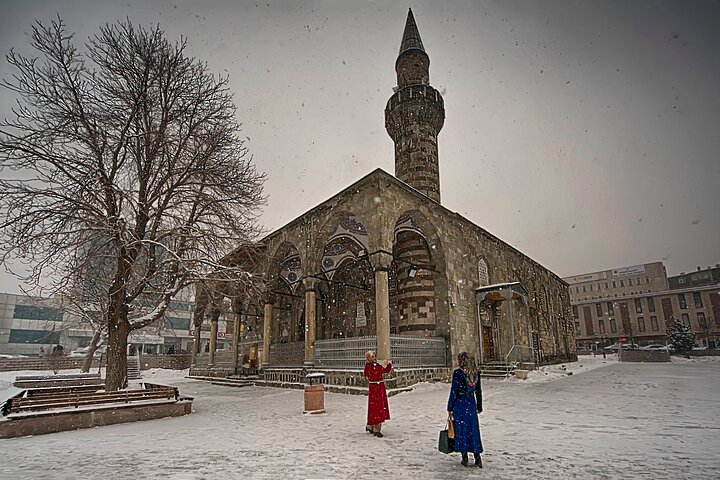 All-inclusive Private Guided Walking Tour of Erzurum City