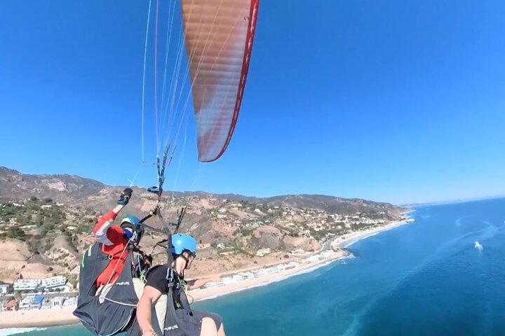 Tandem Paragliding flight with instructor in Malibu