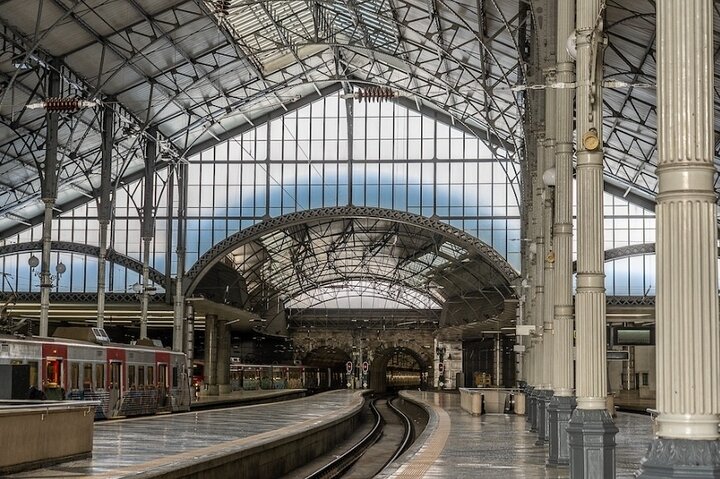 Private Airport Transfer between Paris and Parisian Airports