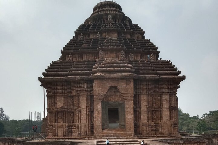 Bhubaneswar city tour & Konark Sun Temple in private car with guide