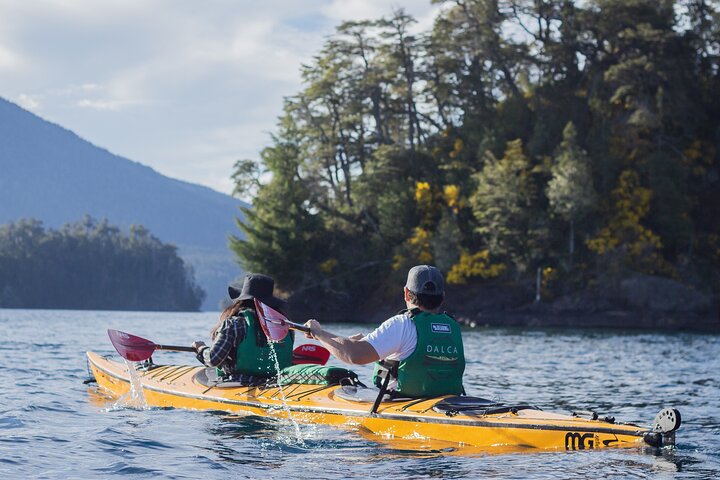Guided Half Day Kayak Tour with Picnic in Villa la Angostura