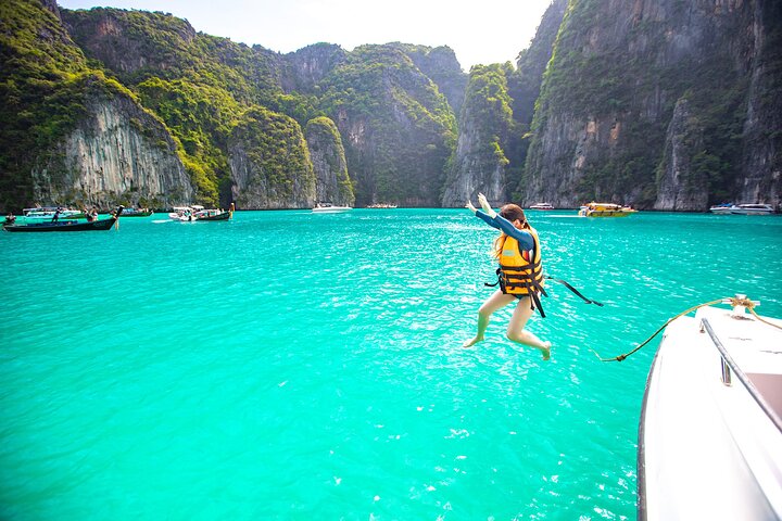 Phi Phi Islands One Day Tour By Speedboat from Krabi