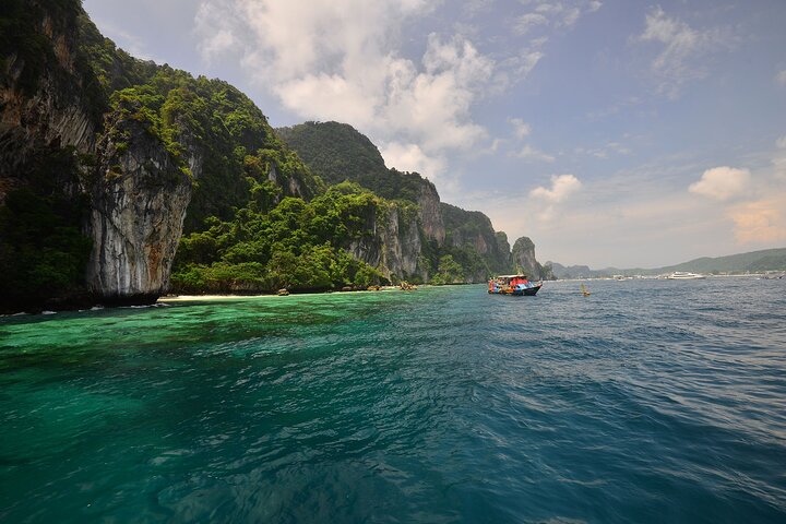 Phi Phi Islands One Day Tour By Speedboat from Krabi