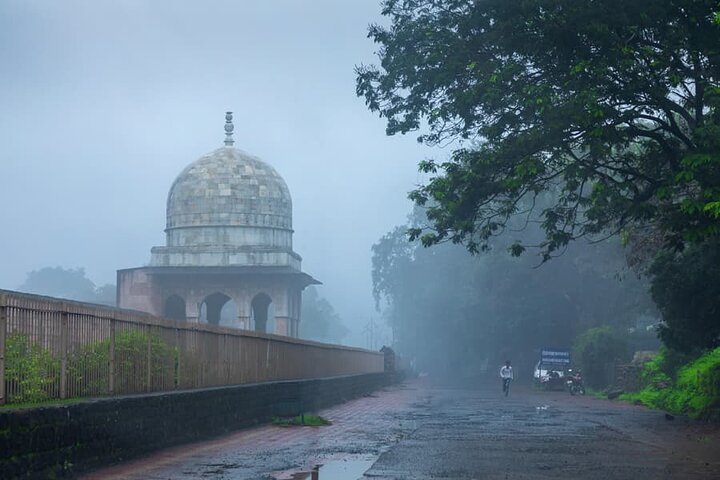 Indore to Mandu and Maheshwar: A Heritage Day Tour