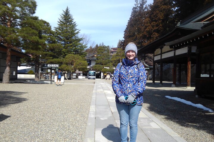 Takayama Arts & Crafts Local Culture Tour, Licensed Guide