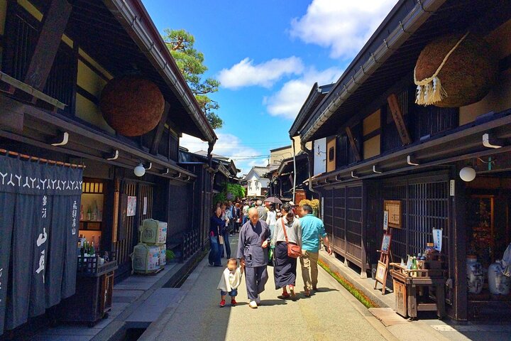 Takayama Arts & Crafts Local Culture Tour, Licensed Guide