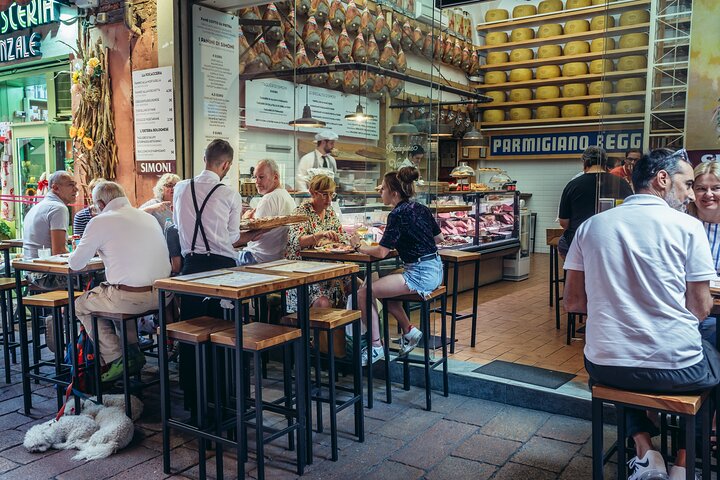 Bologna Small-Group Food Tour with Full Meal & Local Food Expert