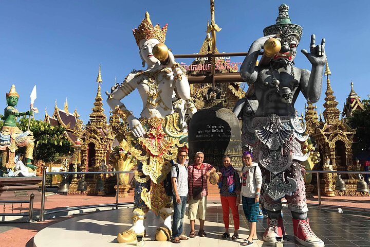 Chiang Rai White and Blue Temples Private Trip