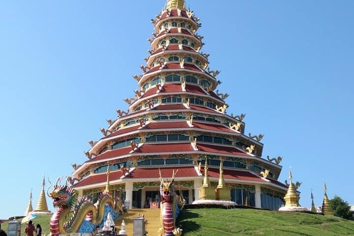 Chiang Rai White and Blue Temples Private Trip