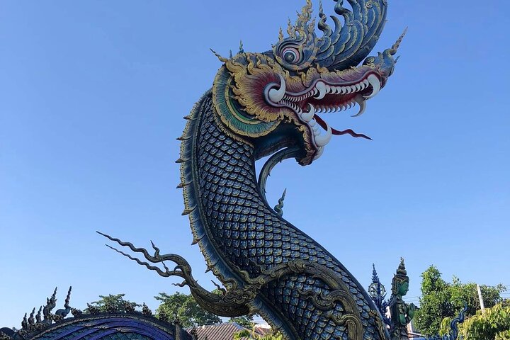 Chiang Rai White and Blue Temples Private Trip
