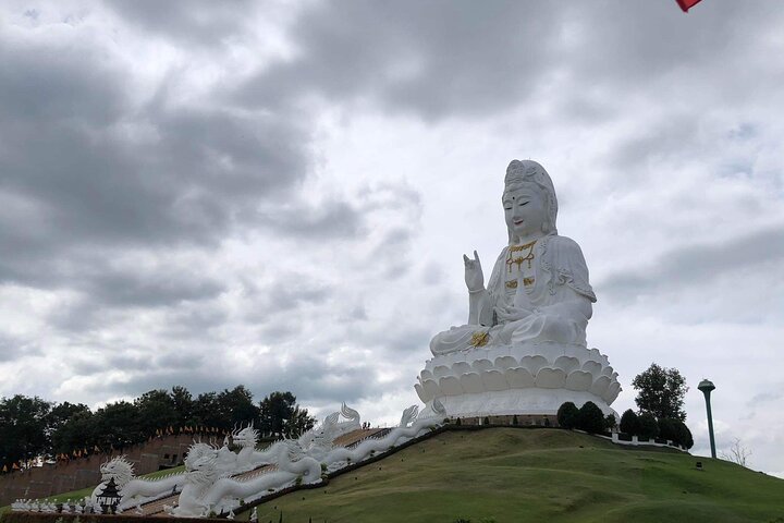 Chiang Rai White and Blue Temples Private Trip
