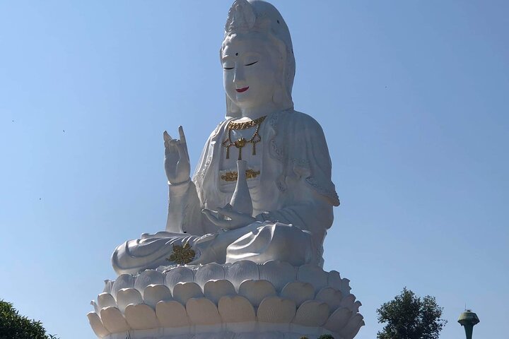 Chiang Rai White and Blue Temples Private Trip