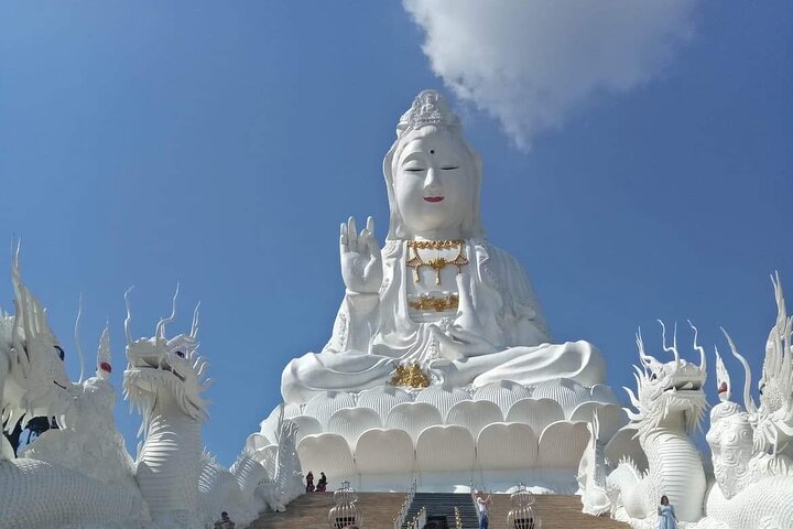 Chiang Rai White and Blue Temples Private Trip