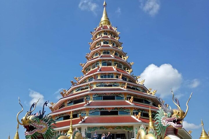 Chiang Rai White and Blue Temples Private Trip