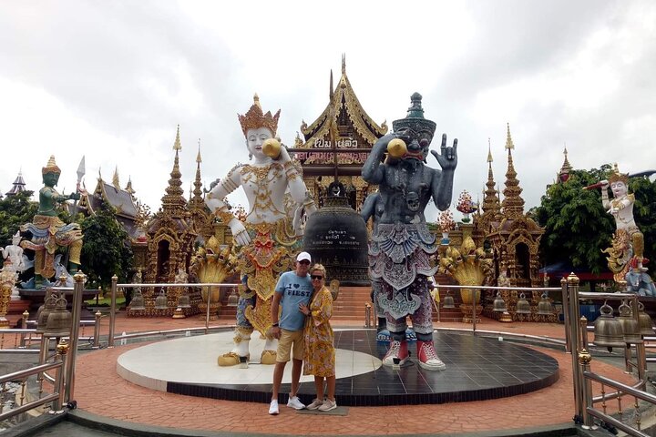 Chiang Rai White and Blue Temples Private Trip