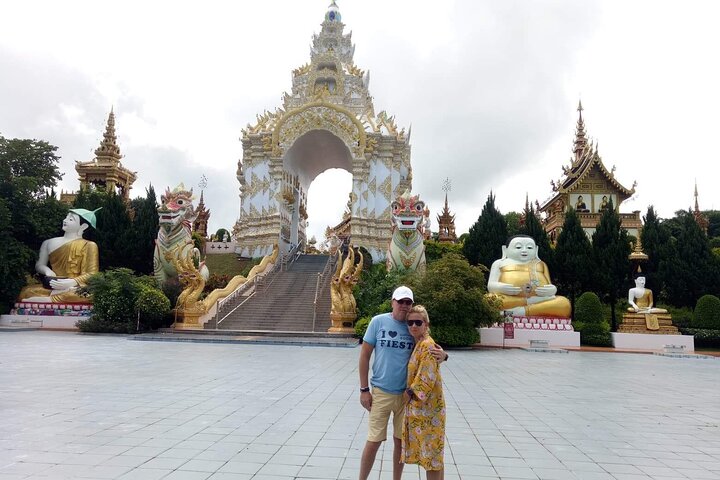 Chiang Rai White and Blue Temples Private Trip