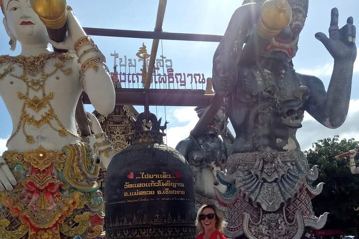 Chiang Rai White and Blue Temples Private Trip
