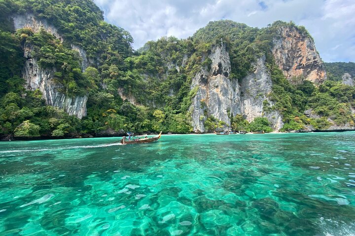 Phi Phi Islands Adventure Day Trip w/ Seaview Lunch by V. Marine